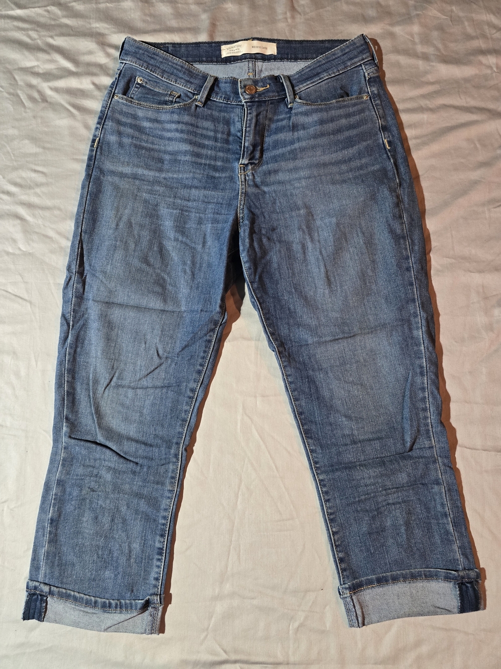 Signature by Levi Strauss & Co. Women's Mid Rise Capri Jeans Size 8 W29 Blue